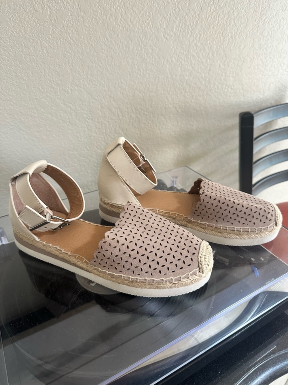 Gianni Bini Espadrille Sandals Tan Perforated Leather Ankle Strap Womens 8.5 - Picture 4 of 8